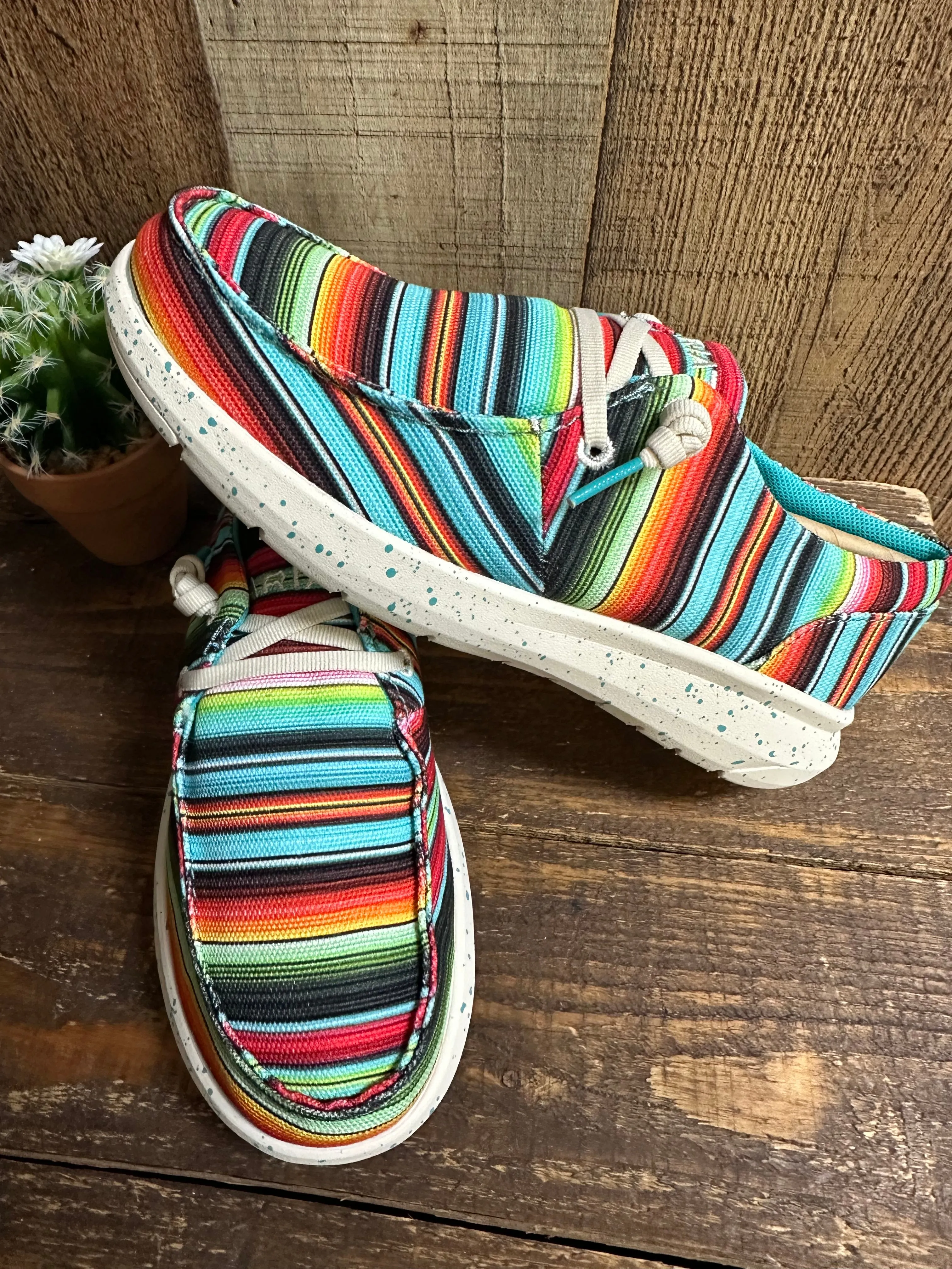 Ariat Striking Serape Hilo