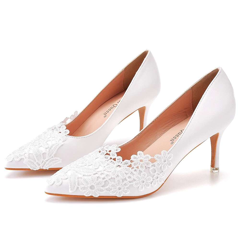 Fashion White Wedding Shoes Kitten High Heels Women Pump Heels Patent Leather Lace Appliques Beaded Bridal Shoes 2022