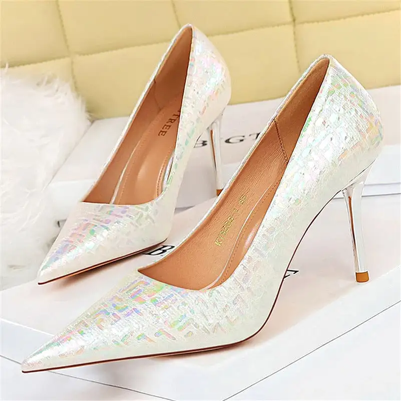 High Heels Gold Silver Pumps Pointed Toe Low Heels Lady Wedding Retro Luxury Shoes